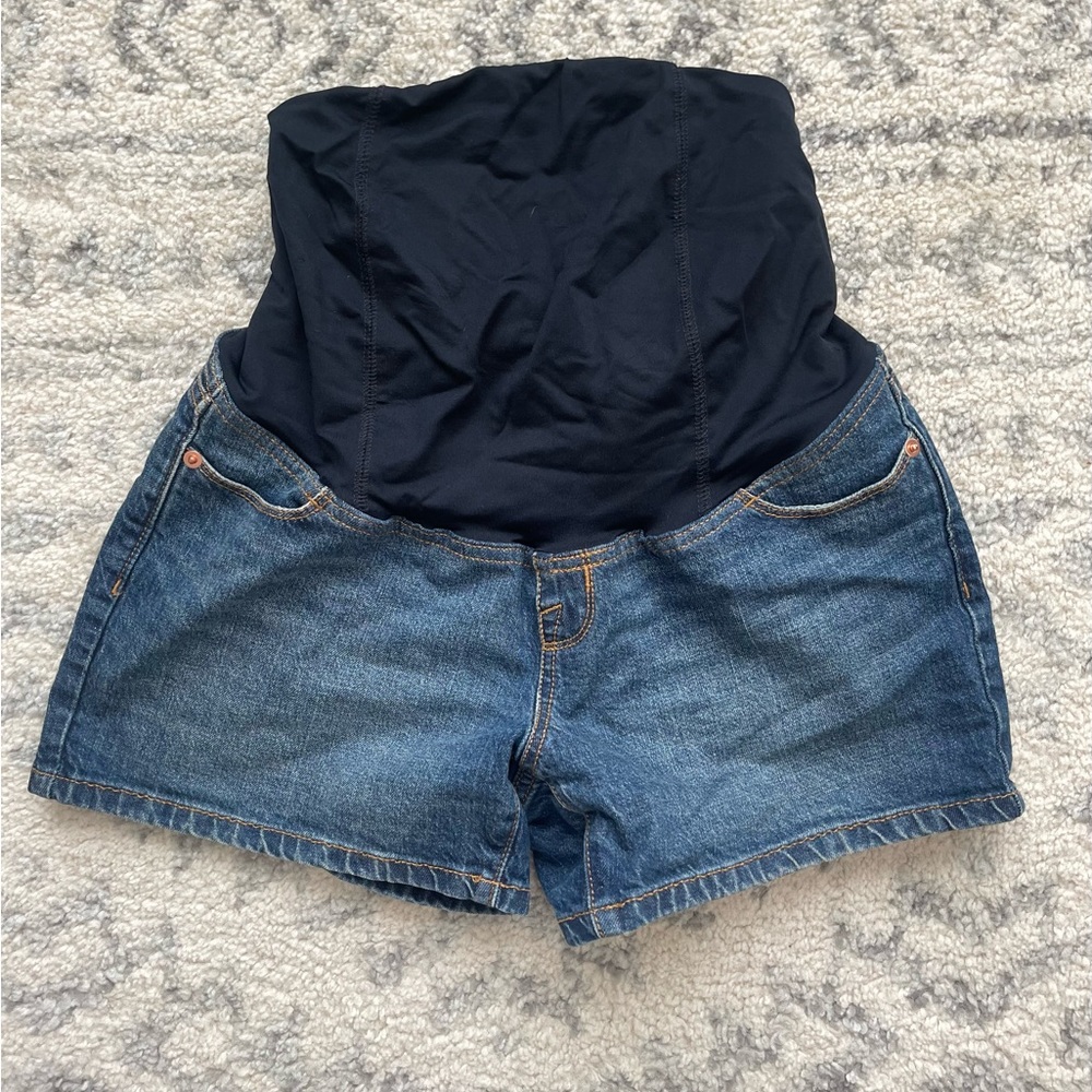 Isabel maternity by Ingrid & Isabel denim midi short in like new condition.